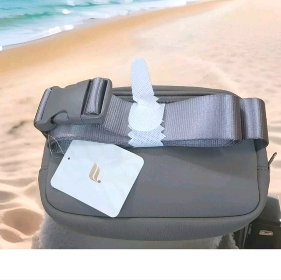 Fabletics Belt Bag Neoprene Fanny Pack Desert Shadow School Work Travel New - Picture 3 of 7